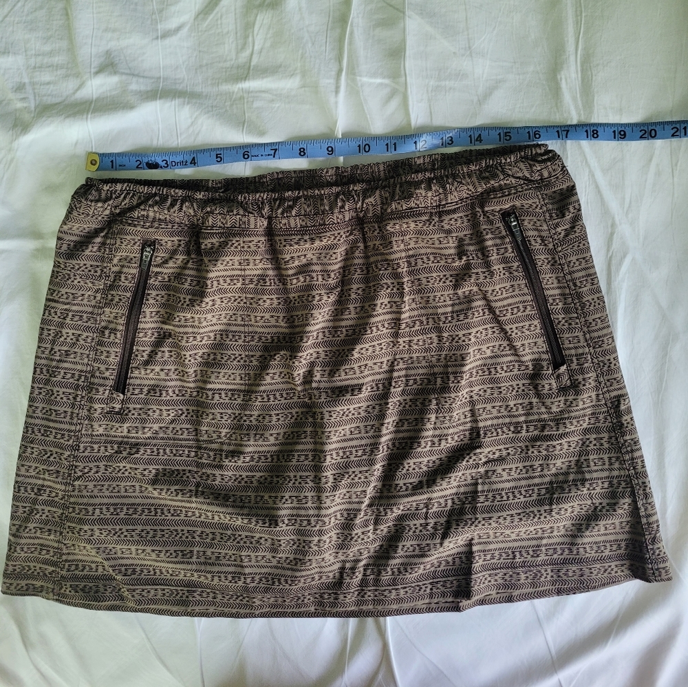 Medium LL Bean brown skort, like new.